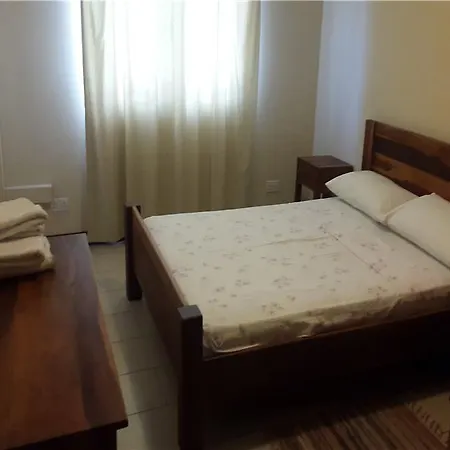 Les Peupliers Studios And Apartments